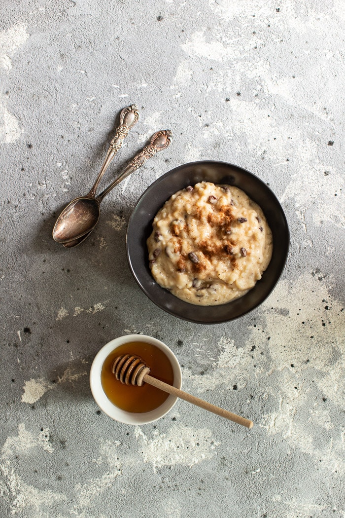 rice pudding with rasins and honey